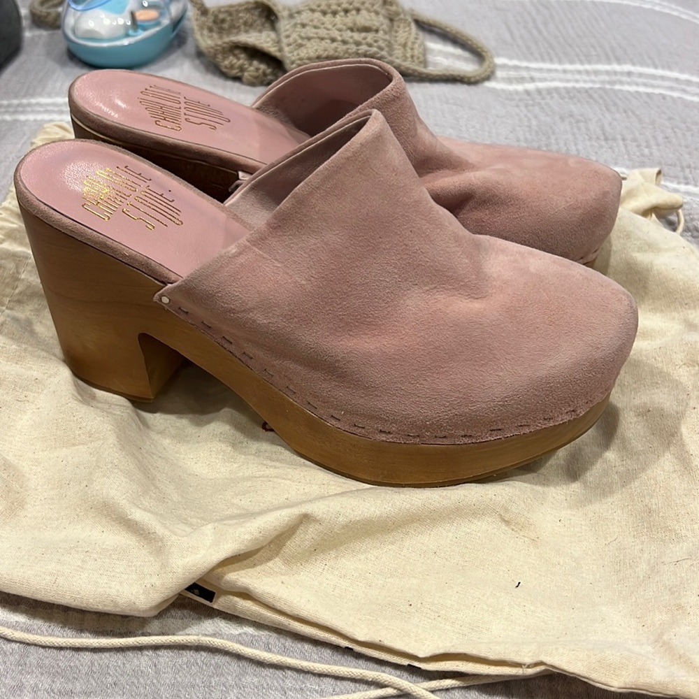 Charlotte Stone “Marlo” clogs in Lilac